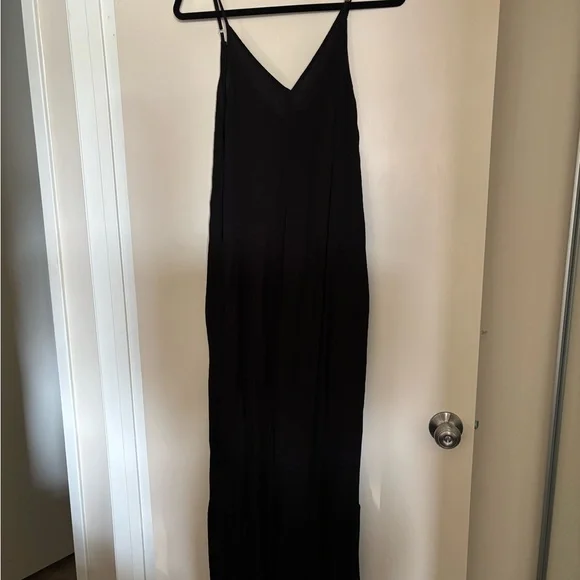 Elegant Black Maxi Dress - Picture 3 of 5
